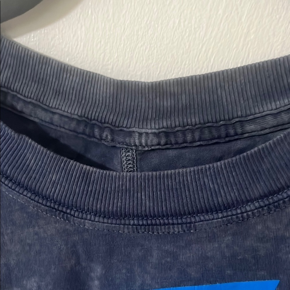 Lululemon men Black Sleeveless Top with Blue Lightning Bolt - Picture 5 of 5